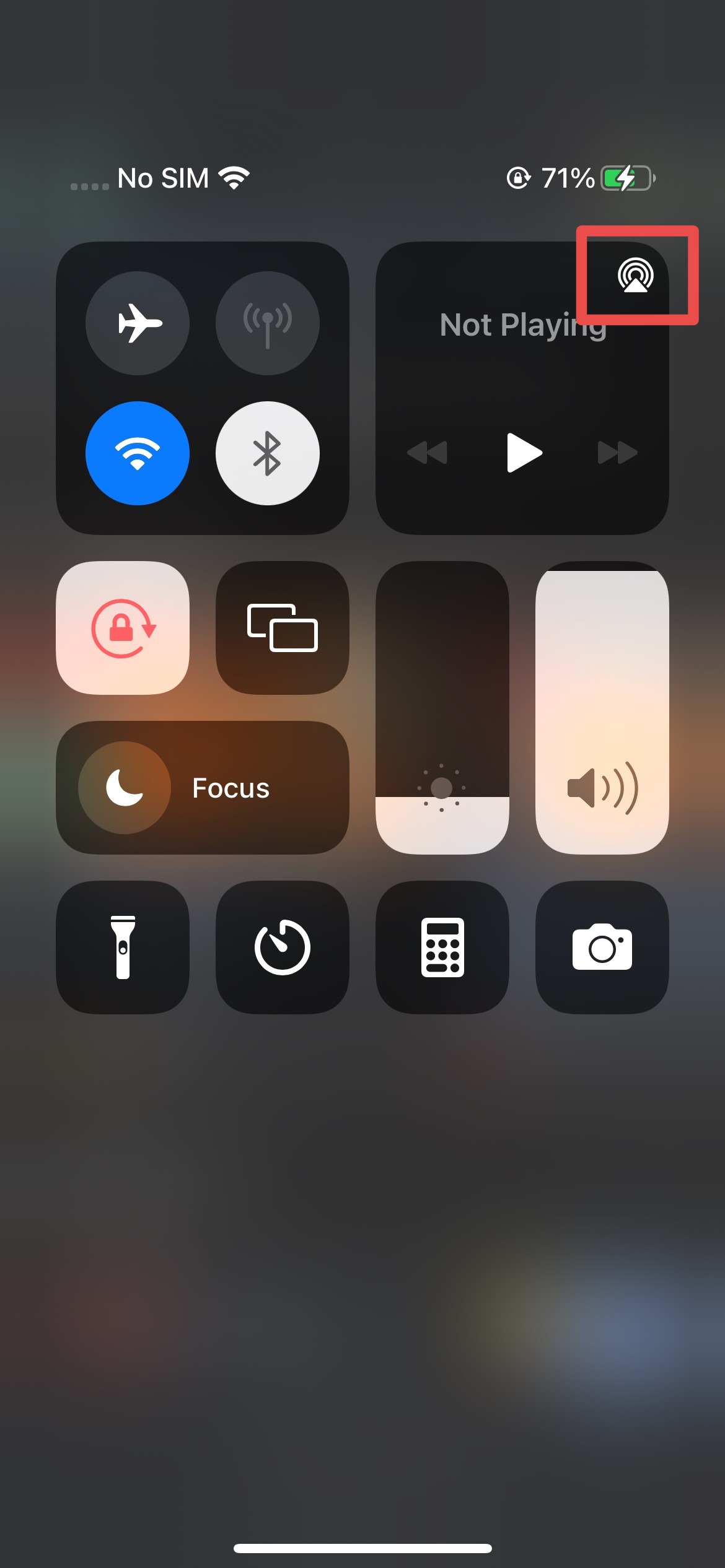 Centro de Control del iPhone con el icono de AirPlay resaltado